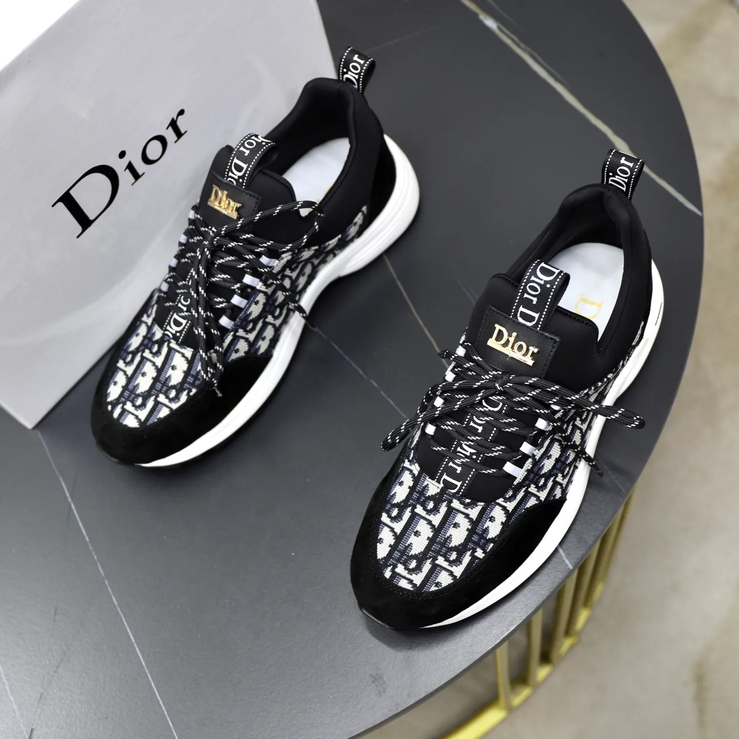 Ex-factory price: 440💰🙅‍♂️🙅‍♂️🙅‍♂️ Brand: Dior DIOR Standard code: 38-44 (45 customized) Grade: Same as the official website Material: Original material splicing Comfortable and breathable lining Lightweight and wear-resistant sports outsole Style category: Men's fashionable casual shoes Running sneakers Distinguished luxury brand elements Top luxury Color: actual picture color